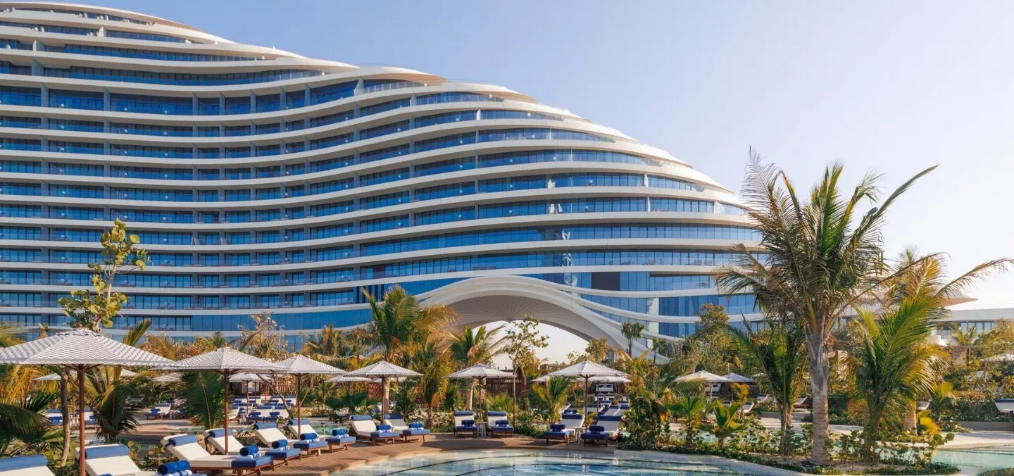 Jumeirah Marsa Al Arab 位于迪拜海岸线的度假村建筑与滨海景观